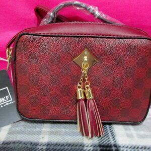P32-NWT Mia K. Farrow Burgundy Bailey Crossbody